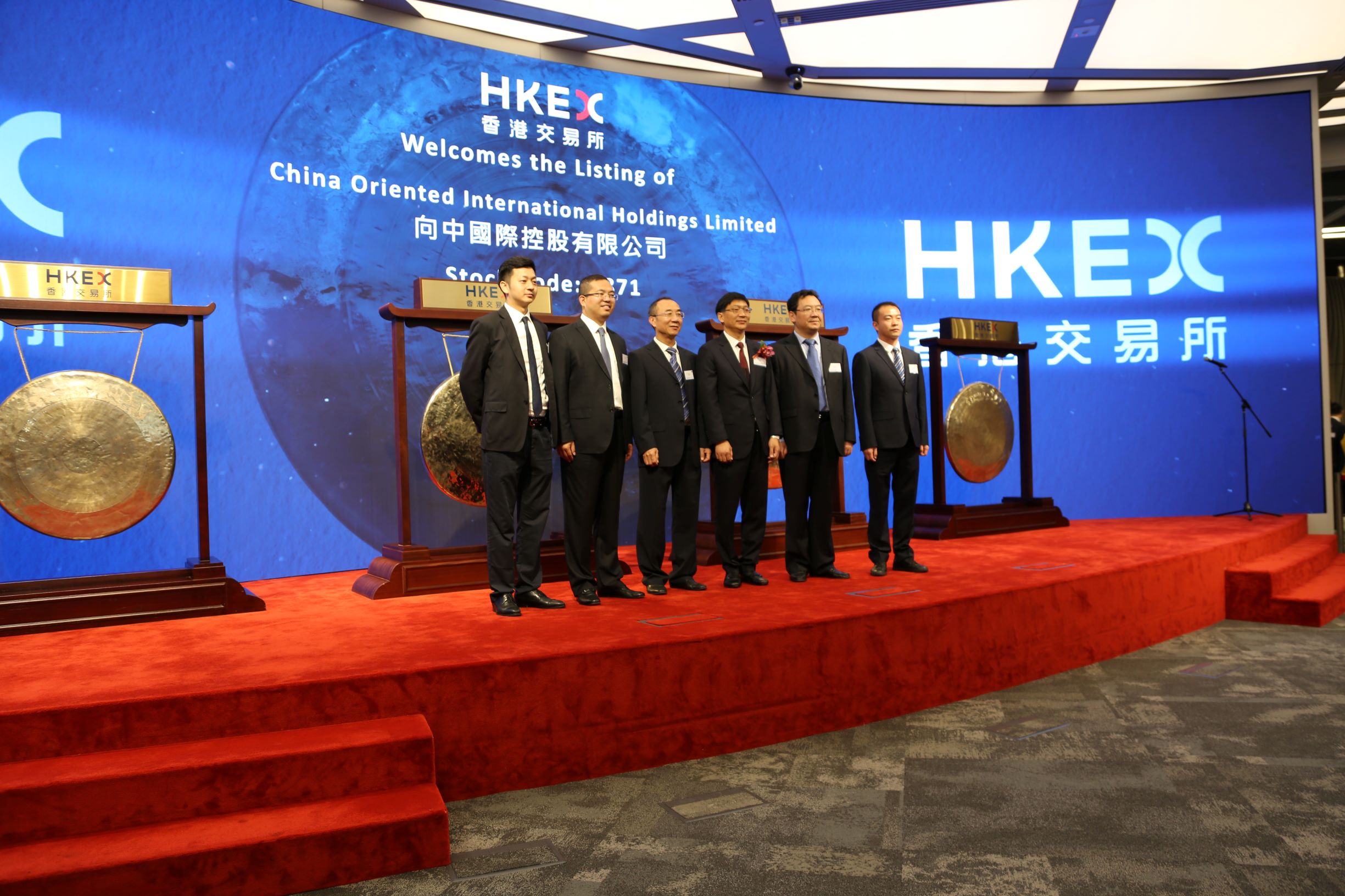 向中国际香港上市